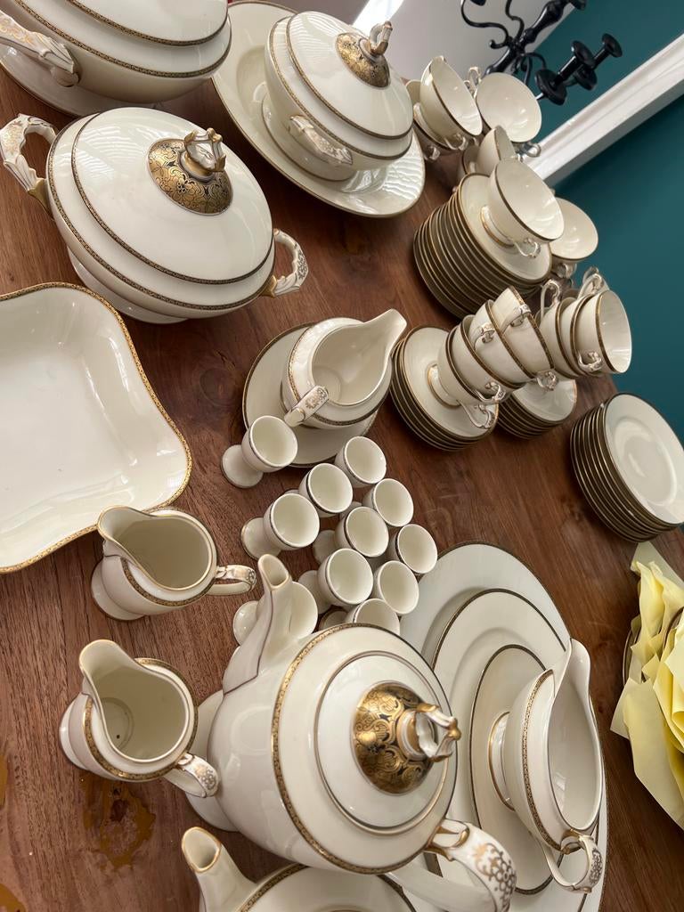 Eschenbach bavaria 60 delig servies met gouden accenten, Antiek en Kunst, Ophalen