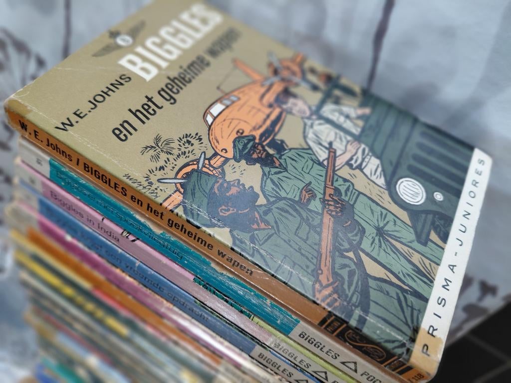 23 deeltjes uit de Biggles serie, Ophalen of Verzenden, Gelezen, W E Johns