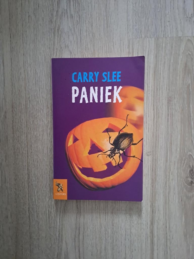 Carry Slee Paniek jonge lijsters jeugdboek, Ophalen of Verzenden, Gelezen, Carry Slee