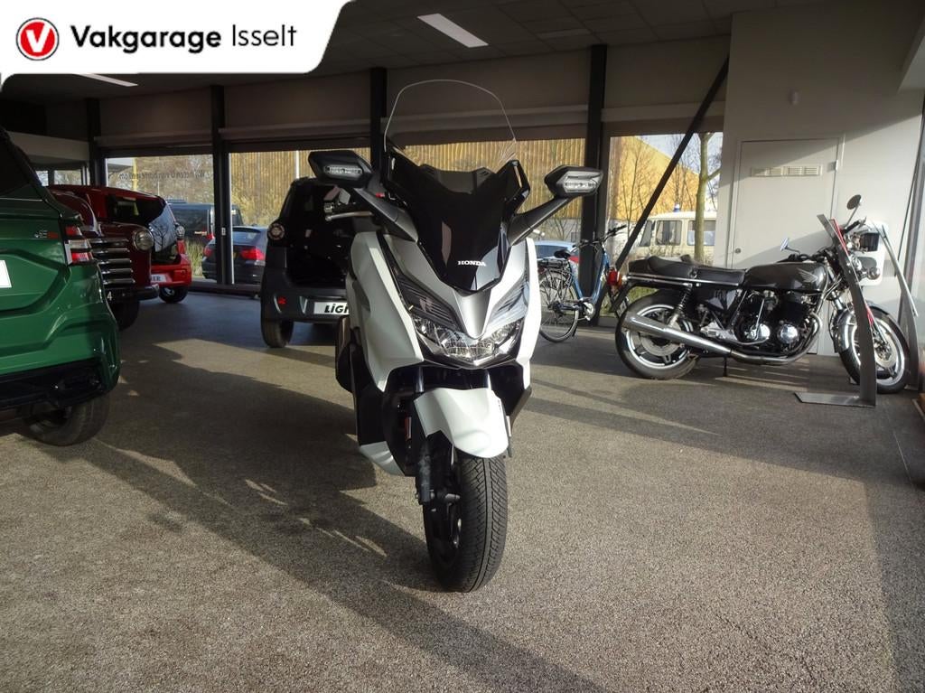 Honda Scooter Forza 300 ABS slechts 4400 KM - foto 2