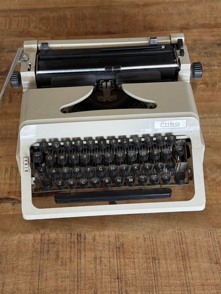 Erika typemachine, Diversen, Typemachines, Ophalen of Verzenden, Zo goed als nieuw