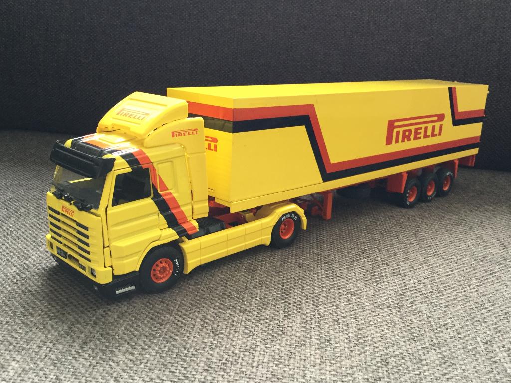 SCANIA 143 Streamline vrachtwagen met trailer van Pirelli, Ophalen of Verzenden, Nieuw, Bus of Vrachtwagen, Tekno