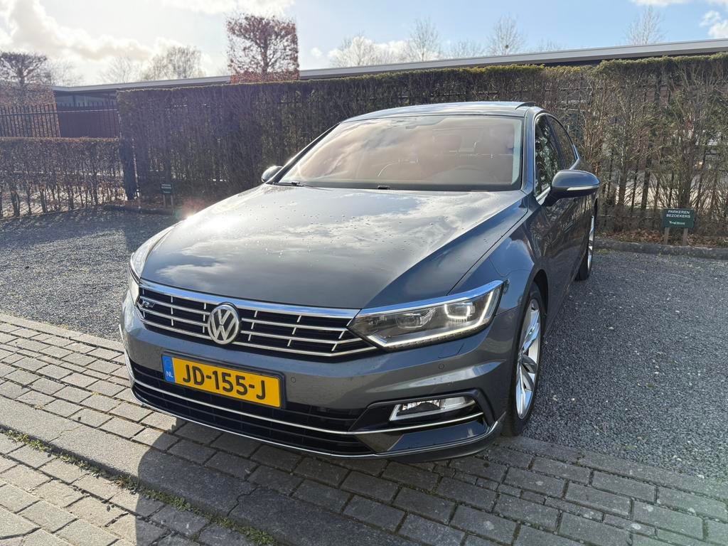 Volkswagen Passat 1.6 TDI | R-Line | Pano | Dealer | NAP, Voorwielaandrijving, Zwart, 4 cilinders, Origineel Nederlands