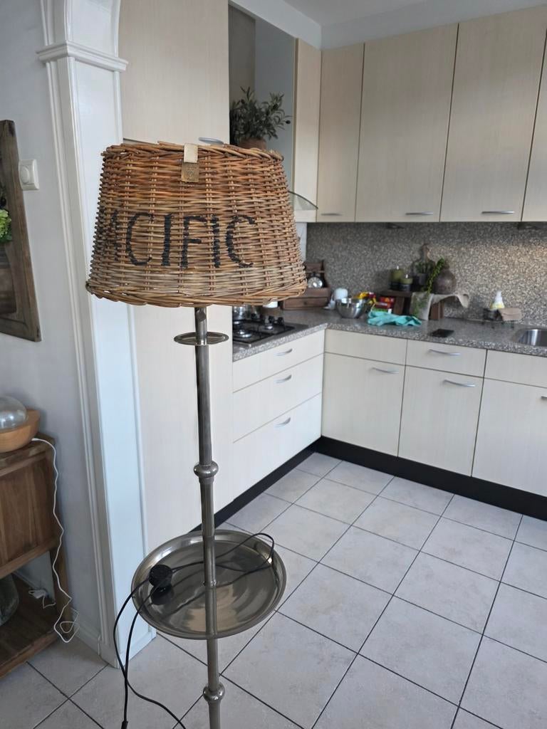 Riviera maison lamp met rattan kap, Ophalen, Zo goed als nieuw, Minder dan 100 cm