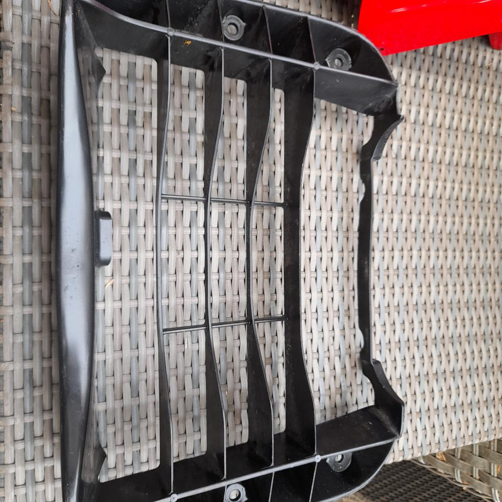 Hondax11 radiator beschermer, rechter uitlaat., Motoren, Onderdelen | Honda, Ophalen of Verzenden, Gebruikt