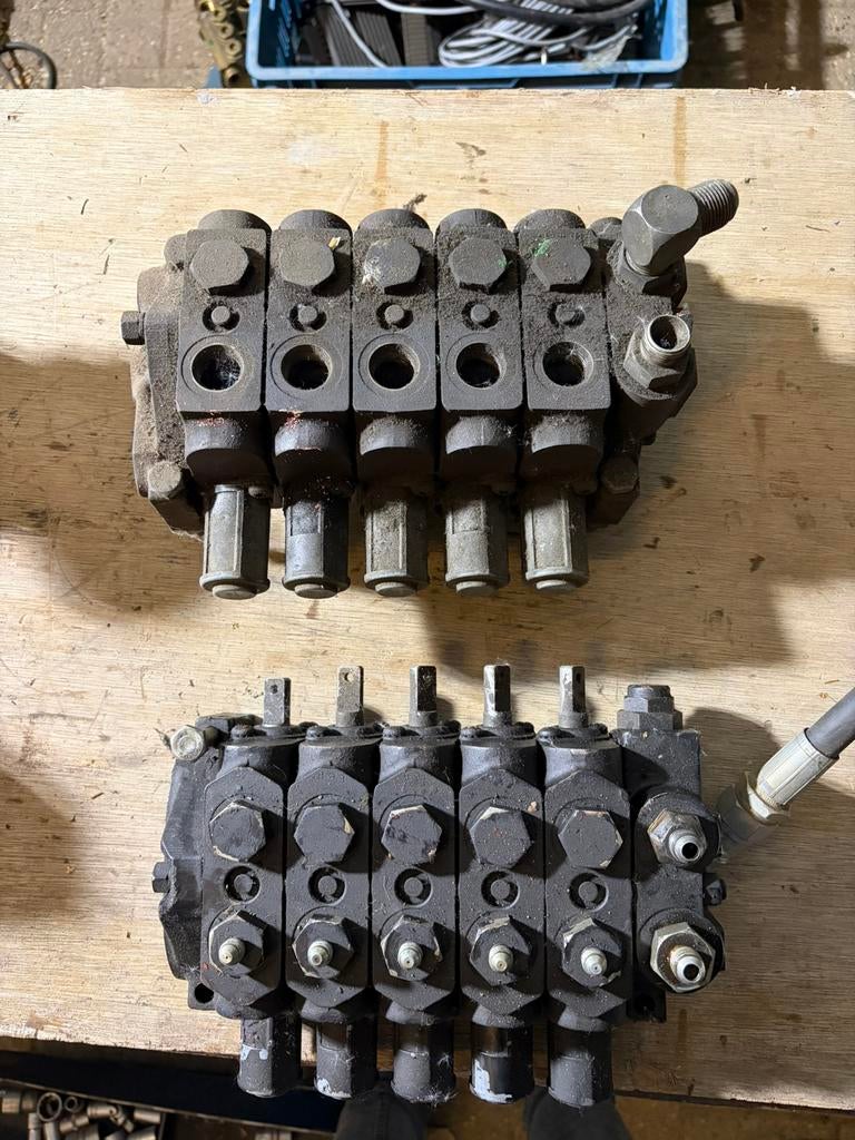 2 hydrauliek ventielenblokken, mechanische bediend, Ophalen of Verzenden, Gebruikt