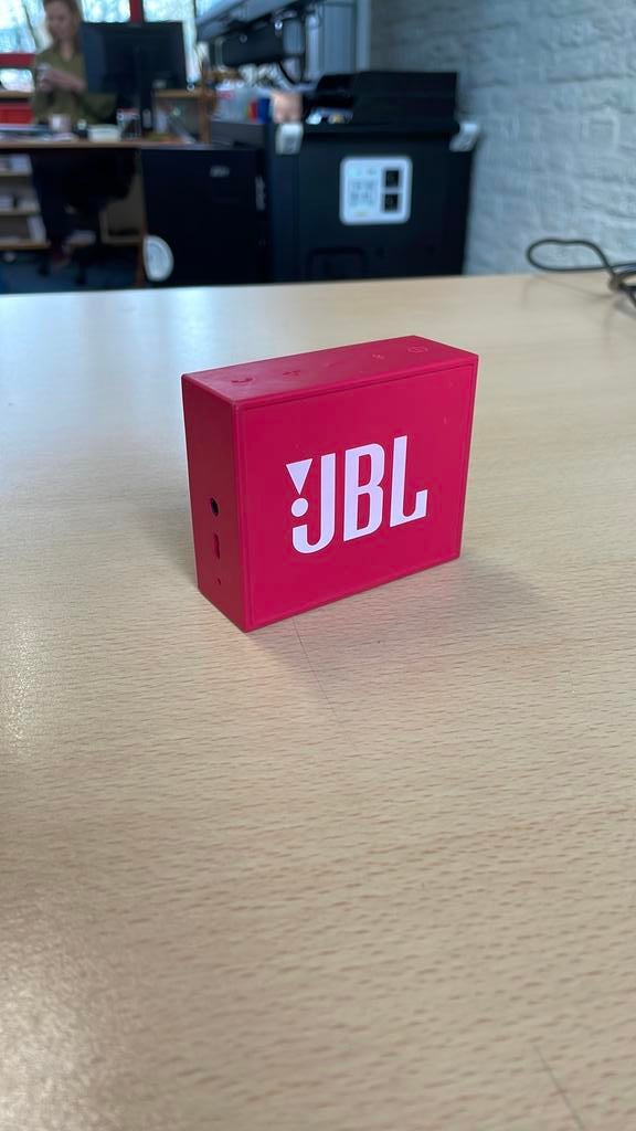 Klein JBL boxje roze rood, Audio, Tv en Foto, Luidsprekers, Ophalen, JBL, Overige typen, Zo goed als nieuw