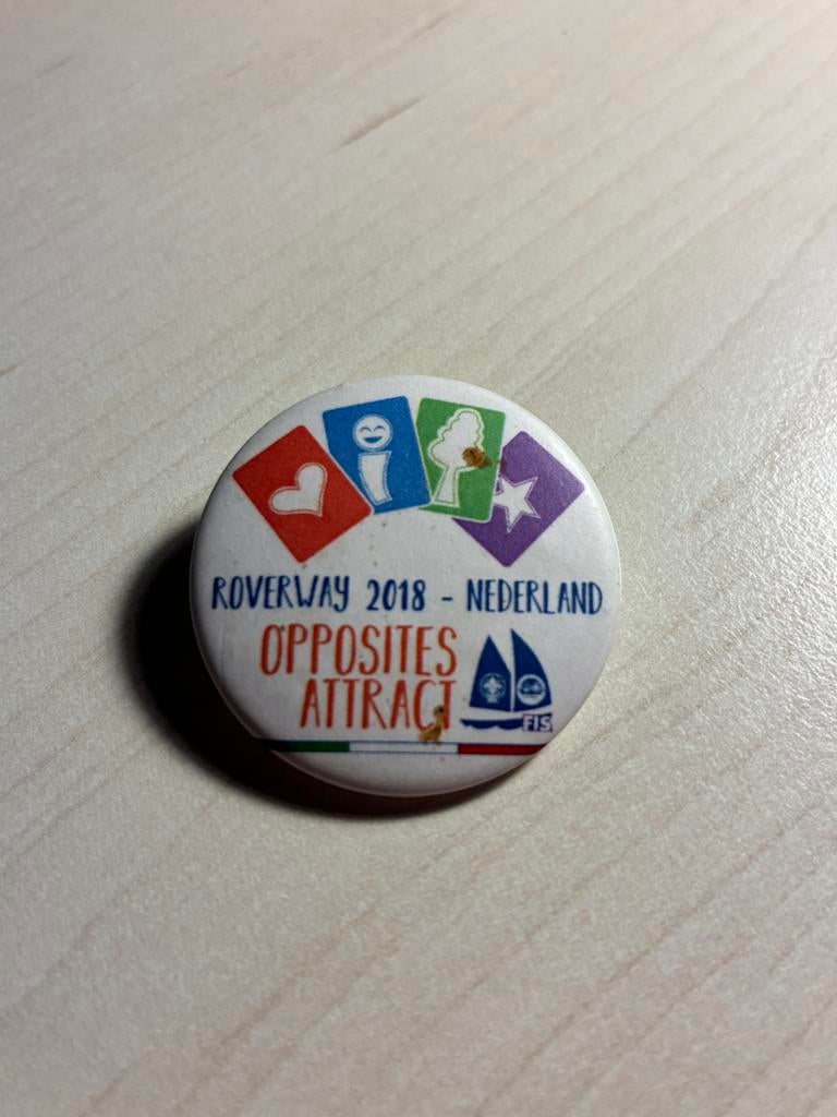 Roverway 2018 button Italiaanse scouts FIS, Verzamelen, Scouting, Ophalen of Verzenden, Zo goed als nieuw, Embleem, Speld of Insigne
