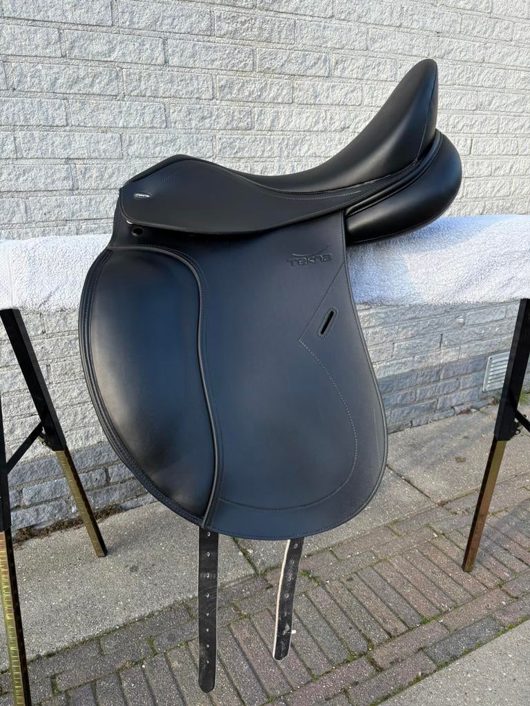 Prachtig zwart Tekna dressuurzadel 17 inch, Dieren en Toebehoren, Ophalen, Zo goed als nieuw, Dressuur
