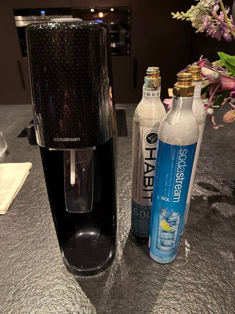 Sodastream Frisdrankmachine met 4 CO2 cilinders, Ophalen of Verzenden, Zo goed als nieuw