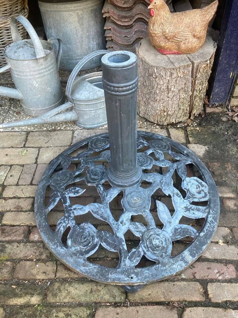 gietijzeren parasolvoet met rozenmotief, Ophalen, Gebruikt, Minder dan 1 meter, Parasolvoet