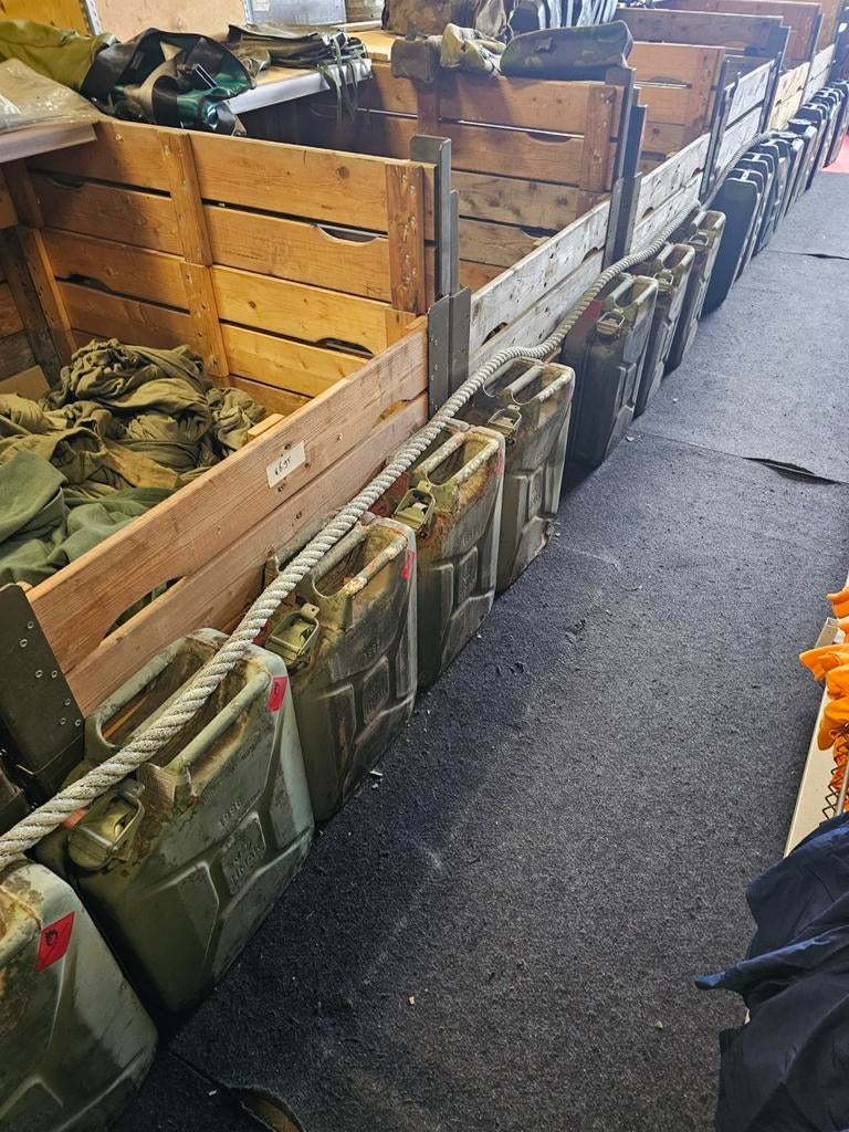 Metalen leger jerrycan jerrycans 20 liter, Tuin en Terras, Haardhout, Minder dan 3 m³, Ophalen