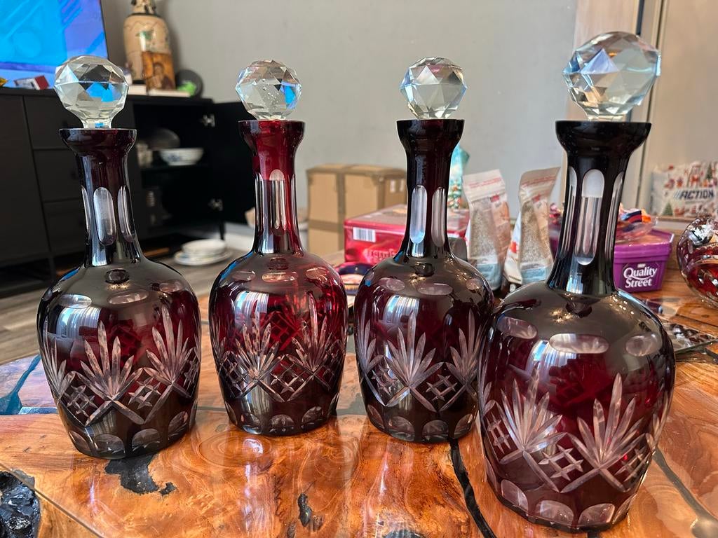 Set van 4 robijnrode kristallen karaffen, Antiek en Kunst, Antiek | Glas en Kristal, Ophalen of Verzenden
