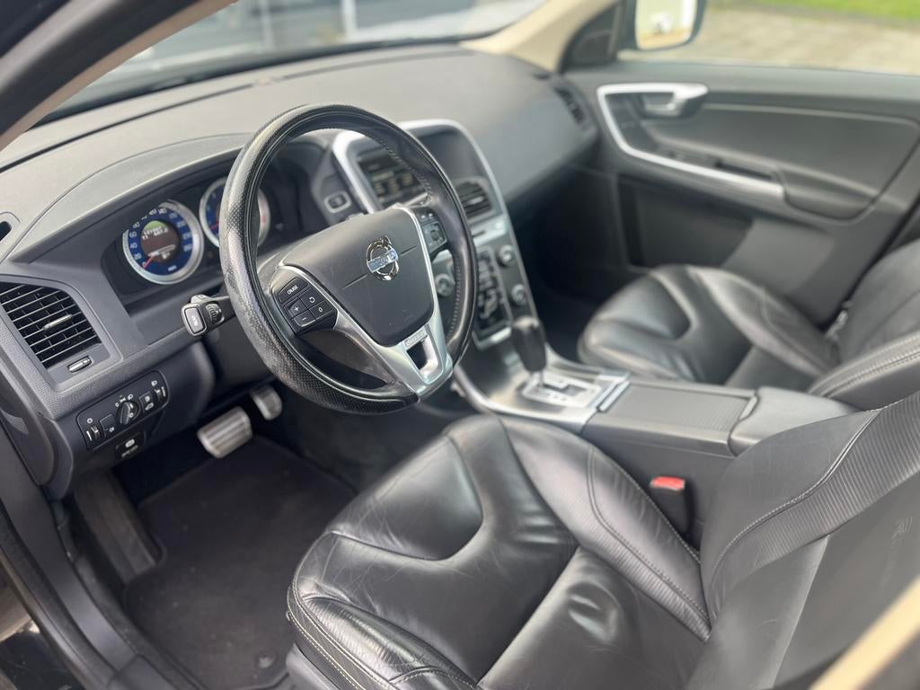 Volvo XC60 T5 R DESIGN ✅ 1e eigenaar ✅100% dealeronderhouden, 1800 kg, Zwart, 4 cilinders, Zwart