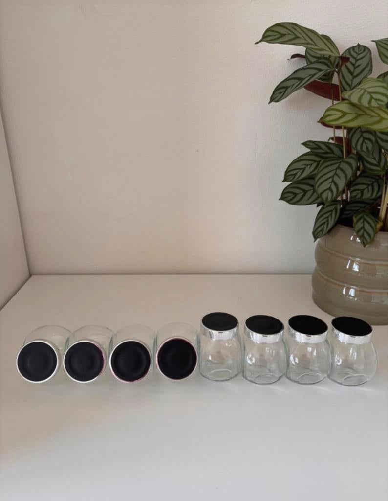 Set van 8 IKEA kruidenpotjes, glas met zwart/zilveren deksel, Huis en Inrichting, Keuken | Keukenbenodigdheden, Zo goed als nieuw