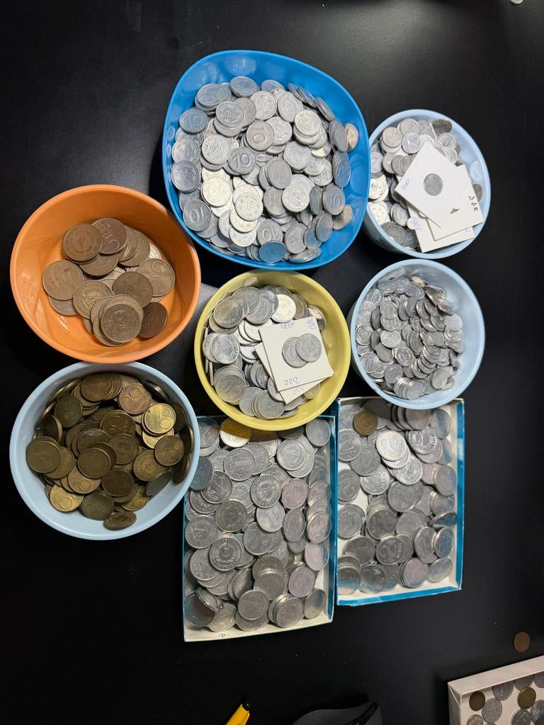 DDR heel veel munten +/- 4KG, Postzegels en Munten, Munten | Europa | Niet-Euromunten, Ophalen of Verzenden, Duitsland, Setje