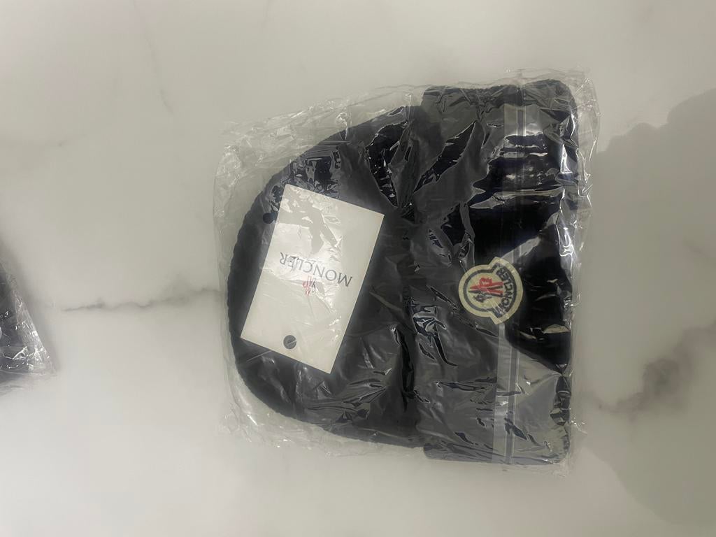 Moncler muts nieuw met etiket, Kleding | Dames, Ophalen of Verzenden, Zo goed als nieuw, Zwart, 80 tot 90 cm