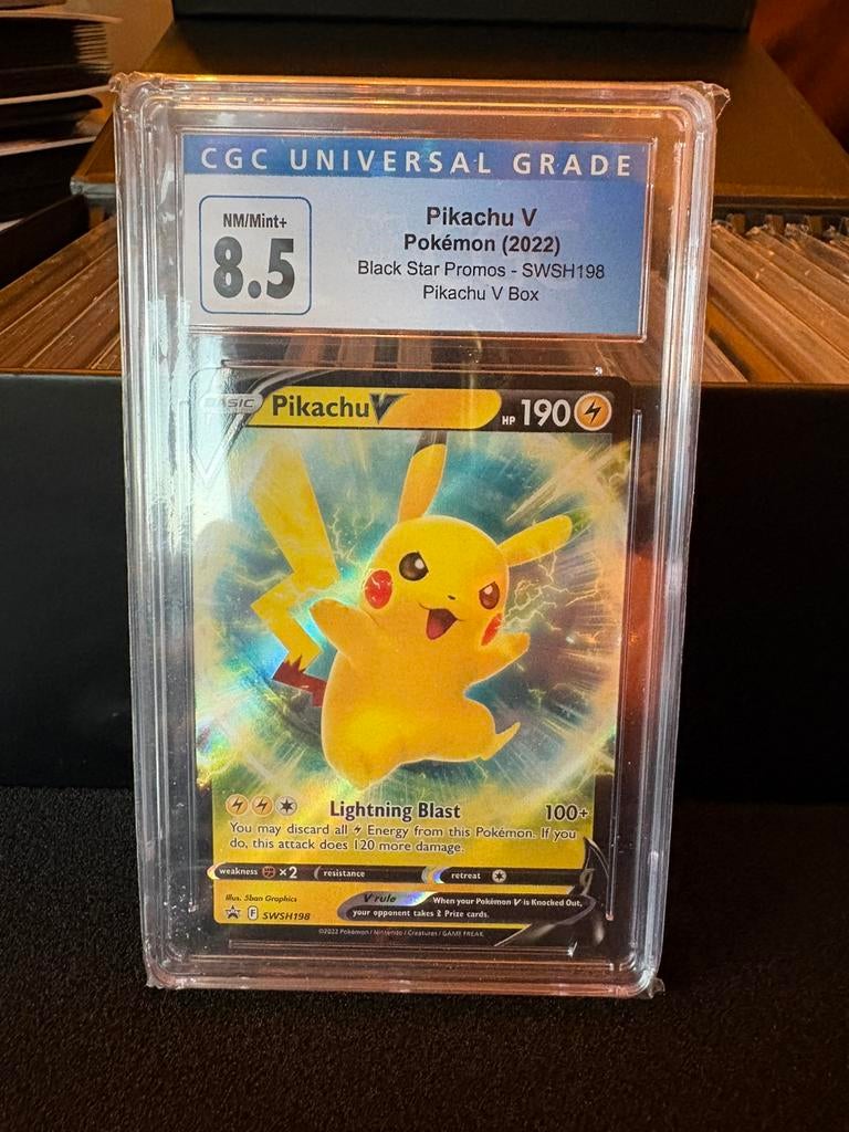 Pikachu v grade 8,5, Ophalen of Verzenden, Zo goed als nieuw, Meerdere kaarten, Foil