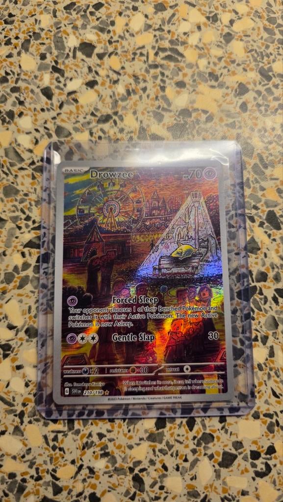 Drowzee Pokemon Kaart - Zeldzame Illustratie, Ophalen of Verzenden, Zo goed als nieuw, Losse kaart, Foil