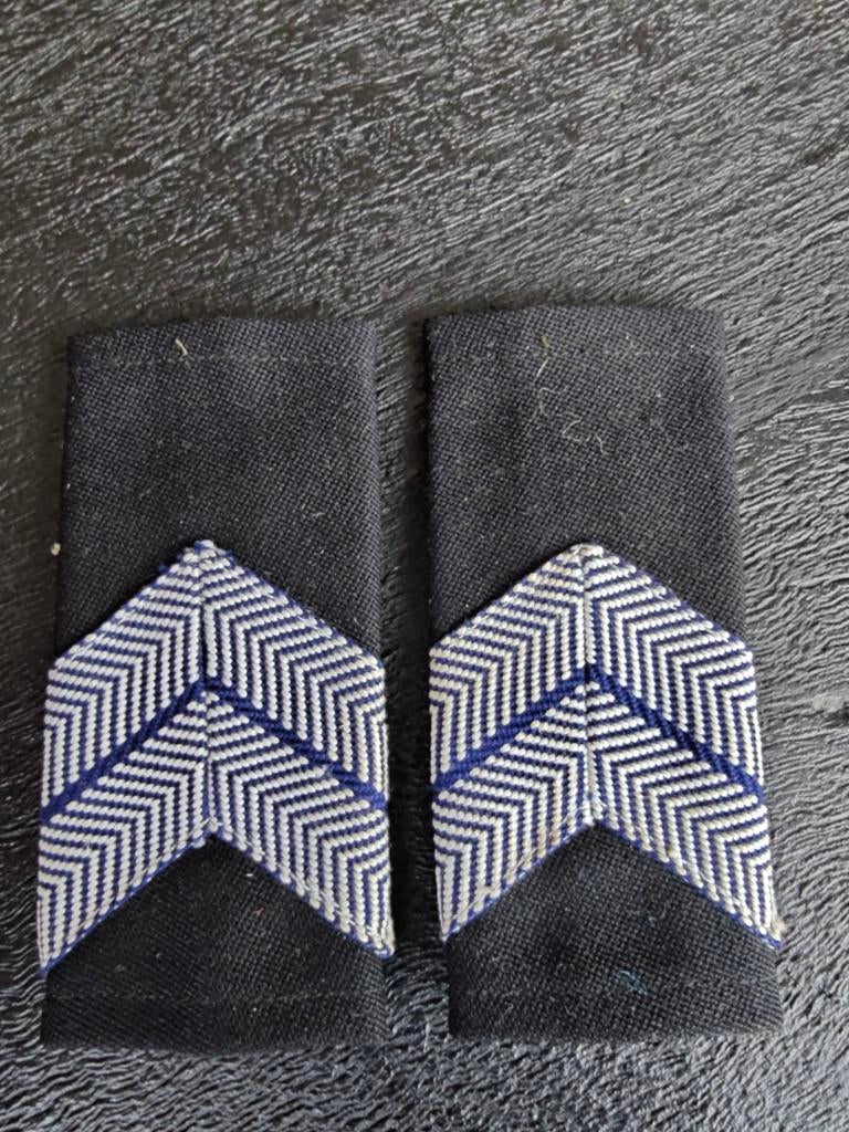 Kmar Marechaussee vorig model rangonderscheidingstekens zwar, Ophalen of Verzenden, Marechaussee, Nederland, Embleem of Badge