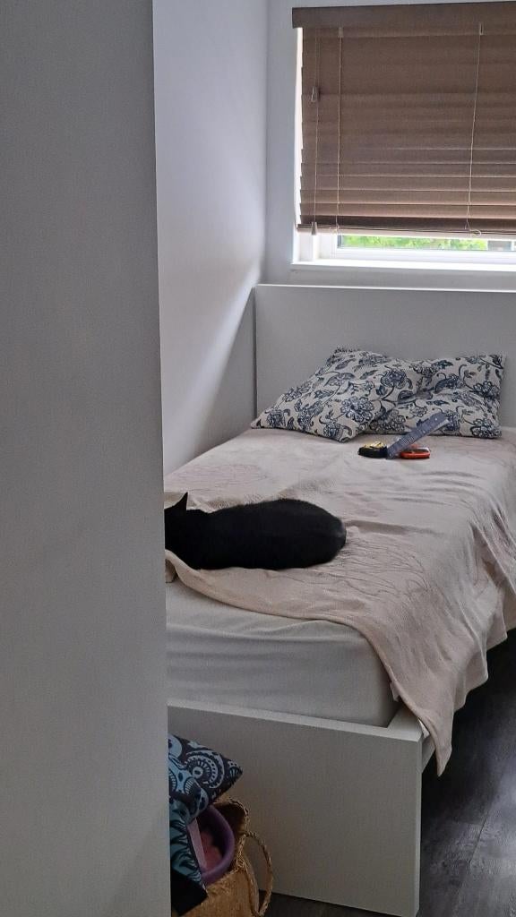 Ikea single bed and matress, Ophalen, 90 cm, Eenpersoons, Zo goed als nieuw