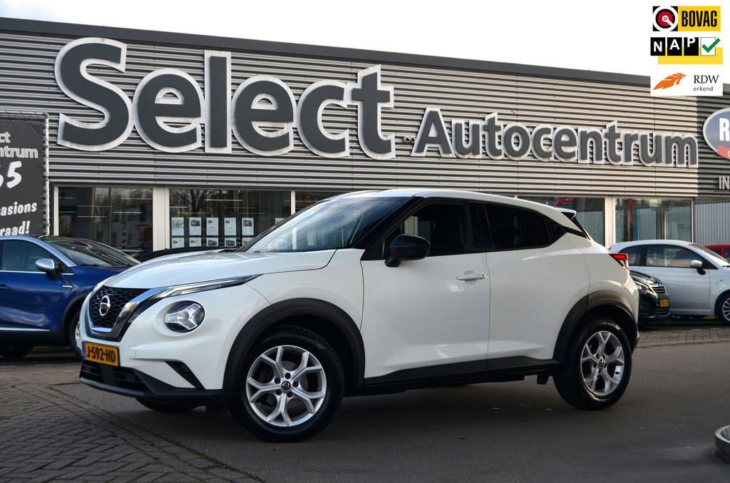 Nissan Juke 1.0 DIG-T N-Connecta|NAVI|CARPLAY|CAMERA+SENSORE, Auto's, Euro 6, Met garantie (alle), Wit, Handgeschakeld