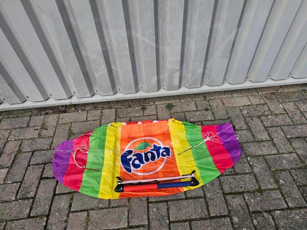 HQ Matrasvlieger 1.3m met bar - Fanta reclame, z.g.a.n., Sport en Fitness, Vliegeren, HQ, Tweelijns, Onbekend, Ophalen of Verzenden