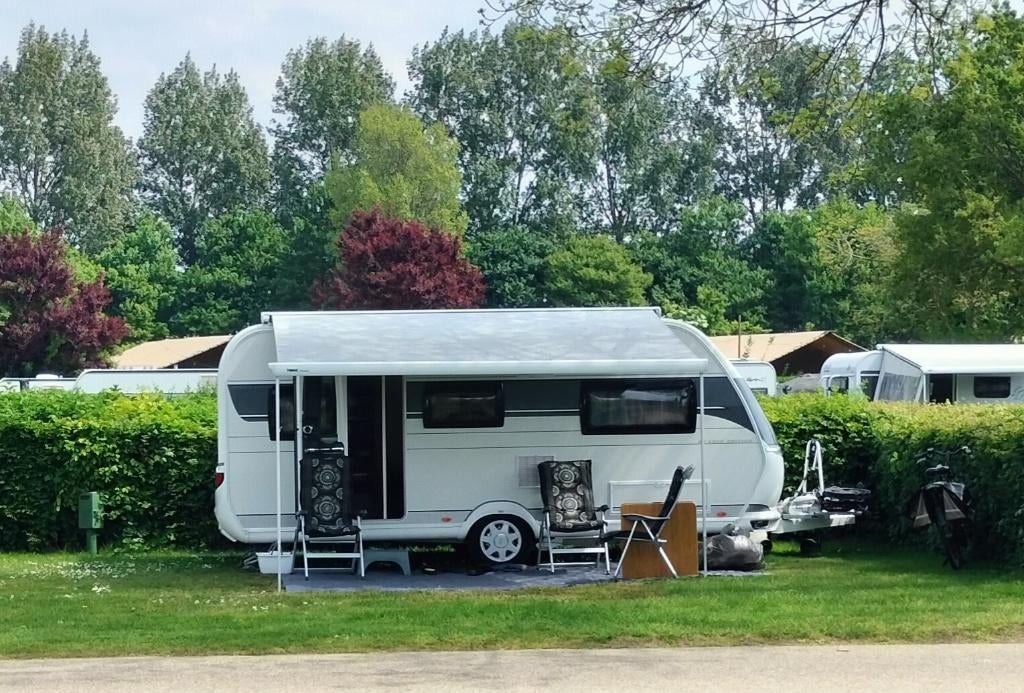 In zeer goede staat verkerende Hobby 495 UL De Luxe Edition!, Caravans en Kamperen, Rondzit, Hobby, Schokbreker, Particulier