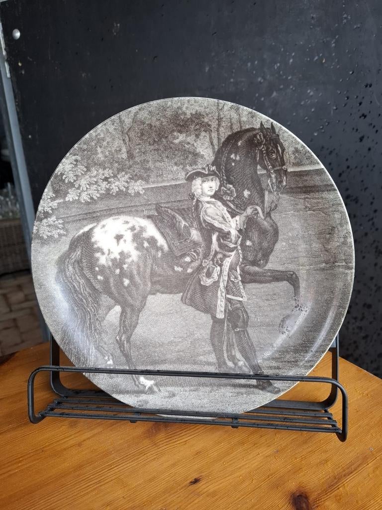 Groot  porseleinen bord - Spaans paard met ruiter, Antiek en Kunst, Ophalen