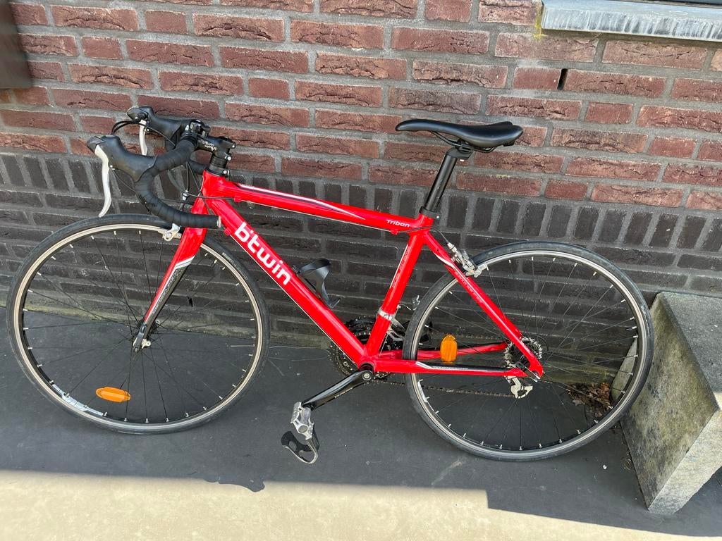 B'Twin Triban racefiets rood, Fietsen en Brommers, Fietsen | Racefietsen, 28 inch, Gebruikt, Heren, Aluminium
