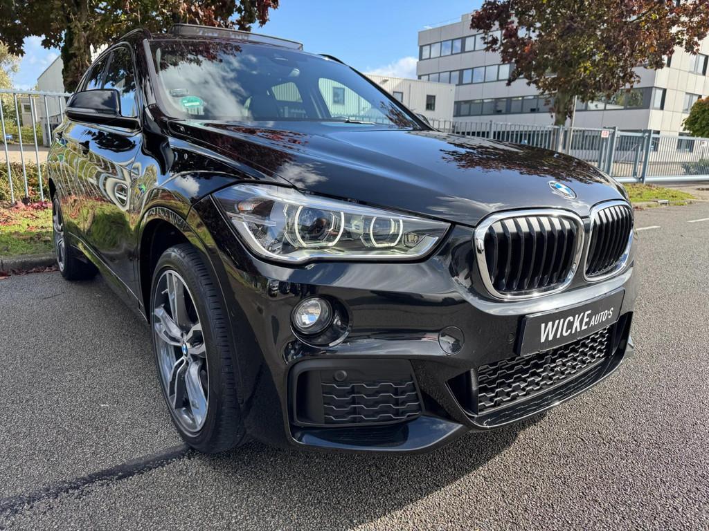 BMW X1 XDrive25i High Executive HUD Panorama Memory M Pakket, 1998 cc, Gebruikt, 4 cilinders, 2000 kg