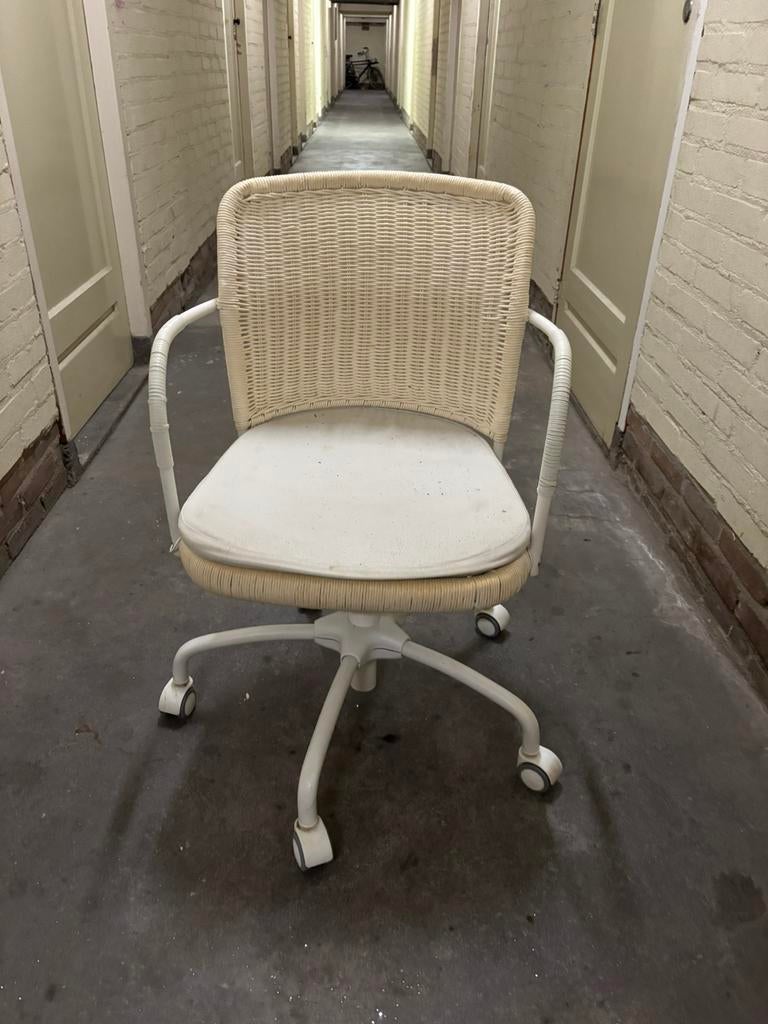 Gratis af te halen: Rieten bureaustoel, Ophalen, Gebruikt, Wit, Bureaustoel