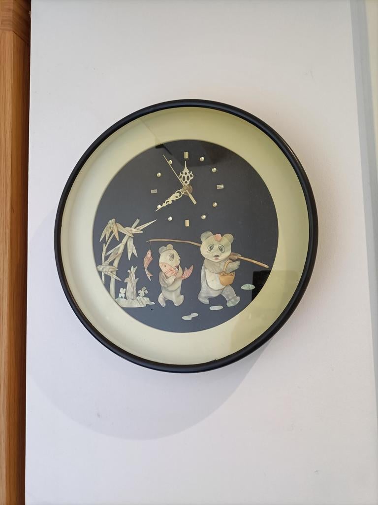 Vintage Aziatische panda wand klok met parelmoer ingelegd., Antiek en Kunst, Antiek | Klokken, Ophalen