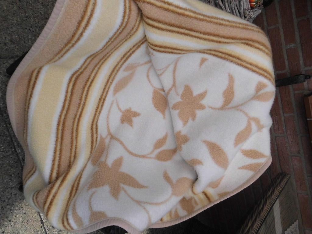 DRALON DEKEN 1.85 LANG EN 1.35 METER BREED, Ophalen, Zo goed als nieuw, Tweepersoons, Dekbedovertrek