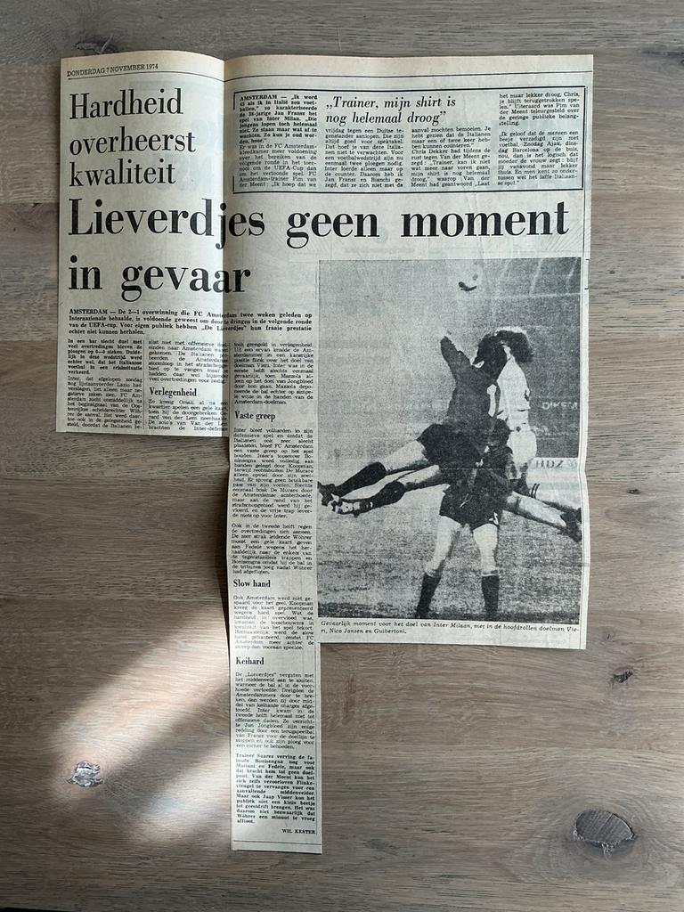Voetbal krantenartikel FC Amsterdam Inter Milaan nov 1974, Verzamelen, Tijdschriften, Kranten en Knipsels, Ophalen of Verzenden