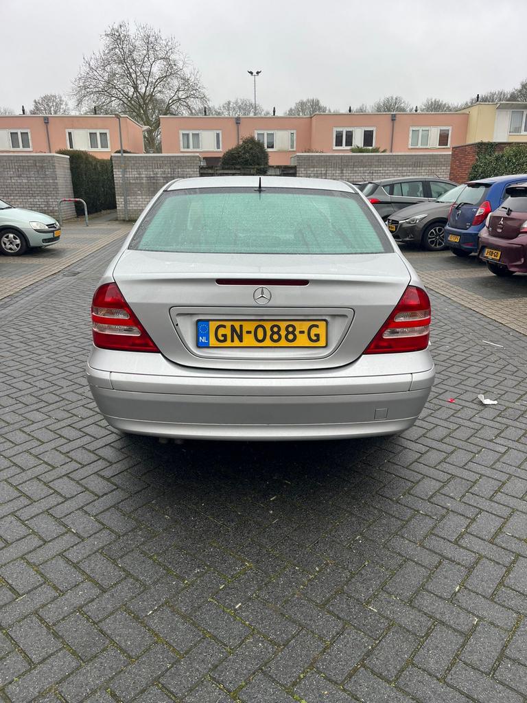 Mercedes-Benz Mercedes 2004 Grijs, Auto's, Mercedes-Benz, 143 pk, 1796 cc, 75 €/maand, Particulier