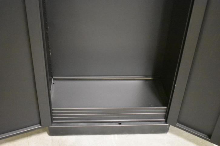 Stalen zwarte draaideurkast/archiefkast/opbergkast, Niet ingevuld, Niet ingevuld, Nieuw, Met slot