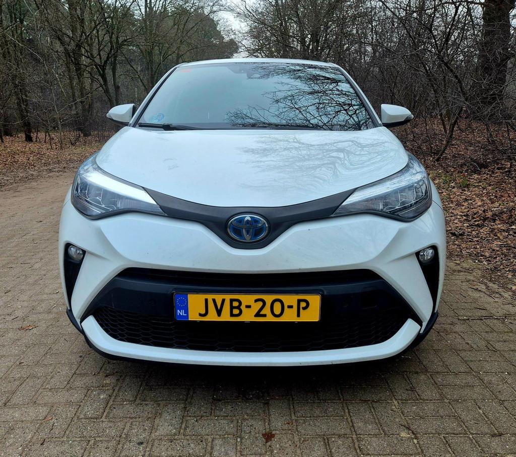Toyota C-HR 1.8 Hybrid Dynamic . Camera. 18 inch . Apple car, Auto's, Toyota, Stof, 4 cilinders, Wit, 98 pk