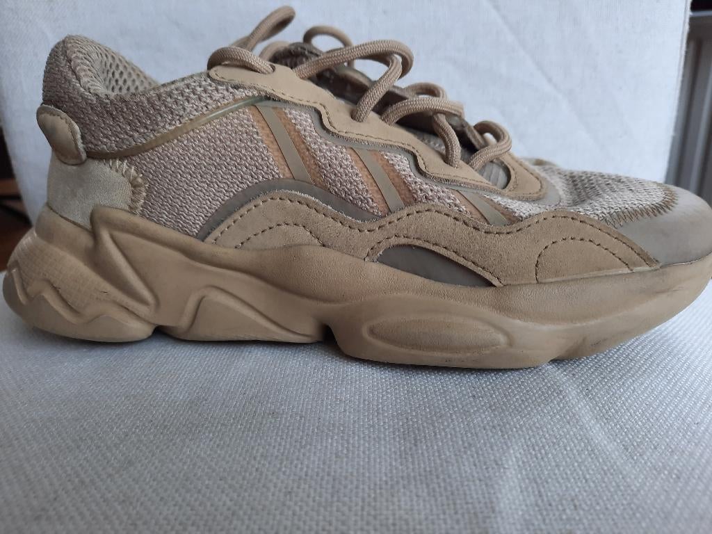 Adidas OZWEEGO schoenen zand maat 34, Overige kleuren, Ophalen of Verzenden, Adidas, Sneakers of Gympen