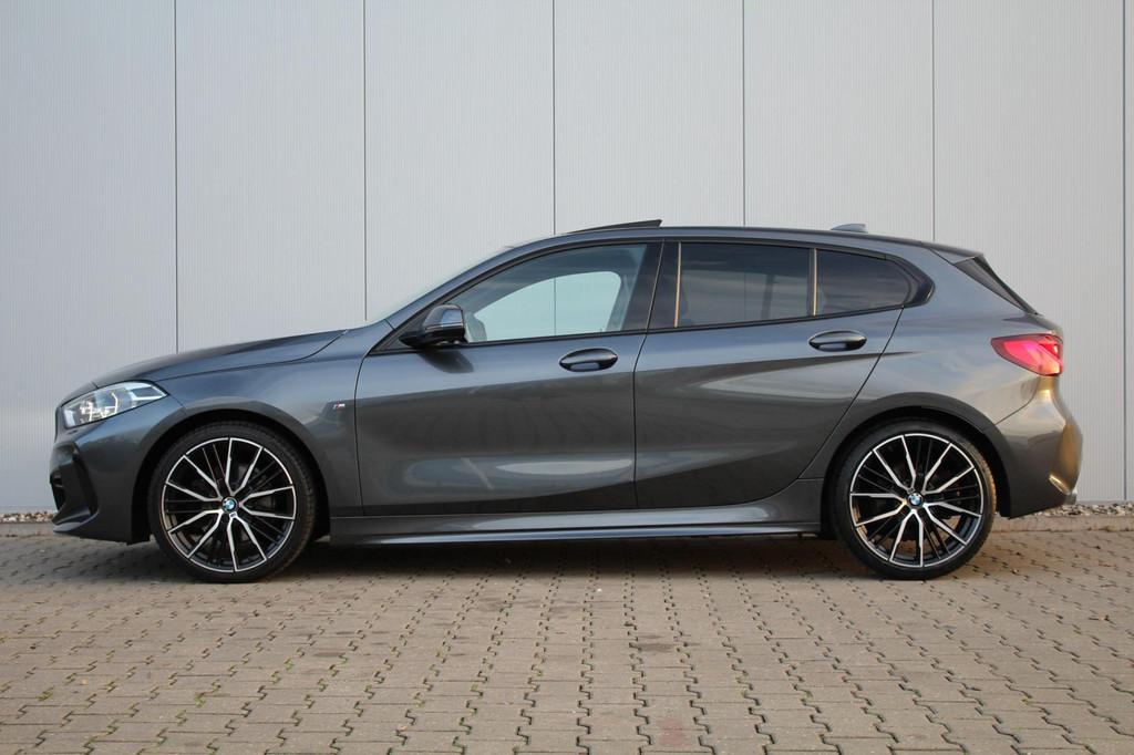 BMW 1-serie 118i High Executive M-Sport | Panoramadak | Harm, 136 pk, Gebruikt, Bedrijf, 3 cilinders