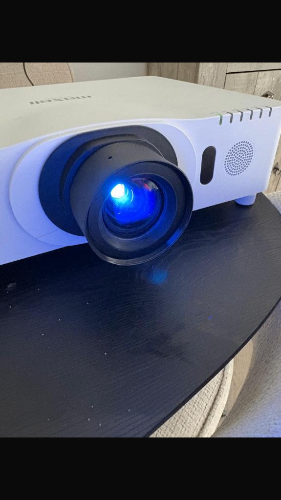 Beamer, Ophalen, Zo goed als nieuw, LED