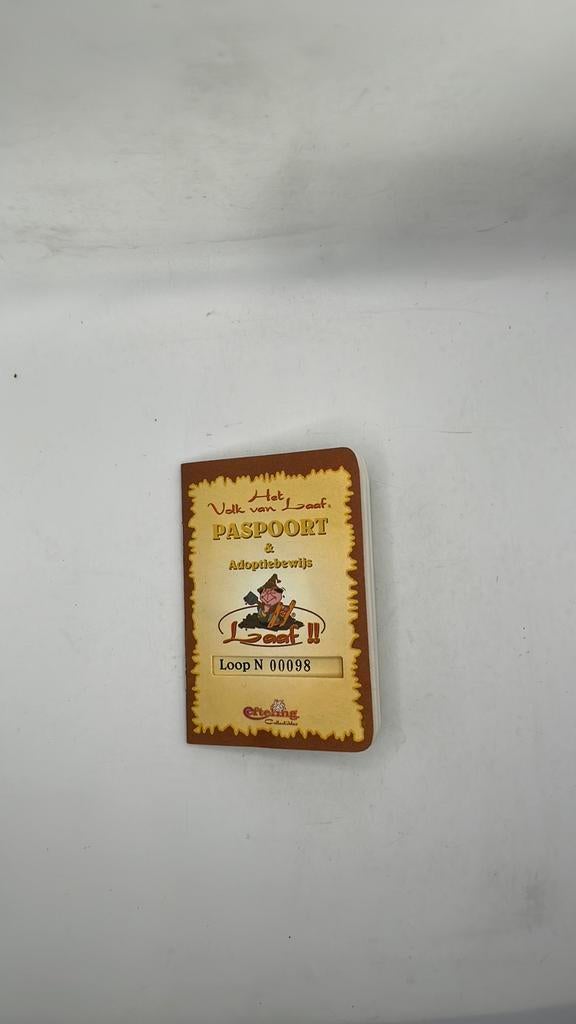 Het Volk van Laaf Paspoort & Adoptiebewijs., Ophalen of Verzenden, Zo goed als nieuw, Beeldje of Poppetje