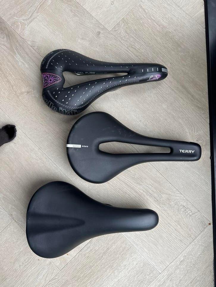 Diverse fietszadels: Selle Italia, Fabric, Fietsen en Brommers, Ophalen of Verzenden, Gebruikt, Zadel
