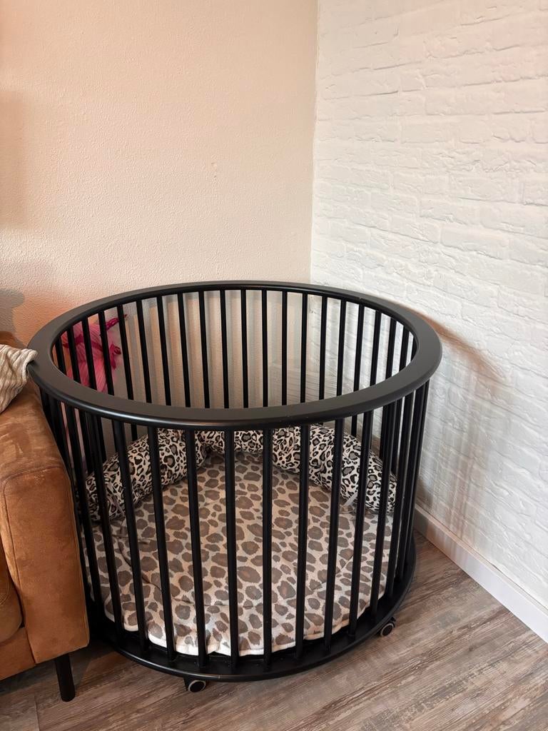 Ronde zwarte box, Kinderen en Baby's, Boxen, Gebruikt, Rond, In hoogte verstelbaar, Ophalen