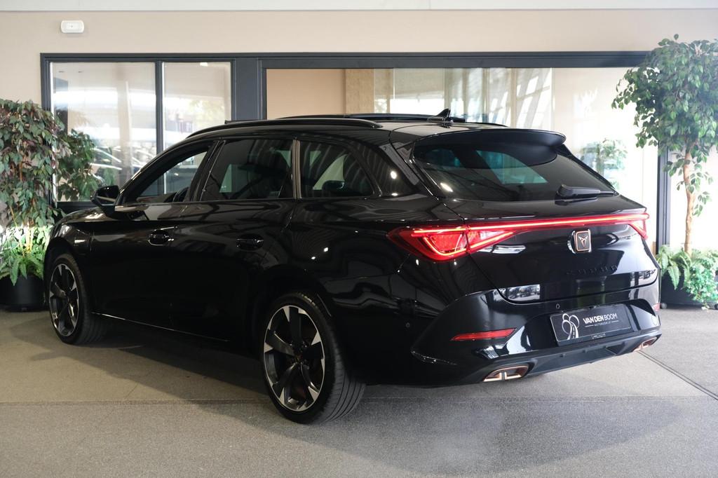 CUPRA Leon Sportstourer 1.4 e-Hybrid 204PK Pano Navi Cam ACC, 77 km/l, Gebruikt, Zwart, 4 cilinders