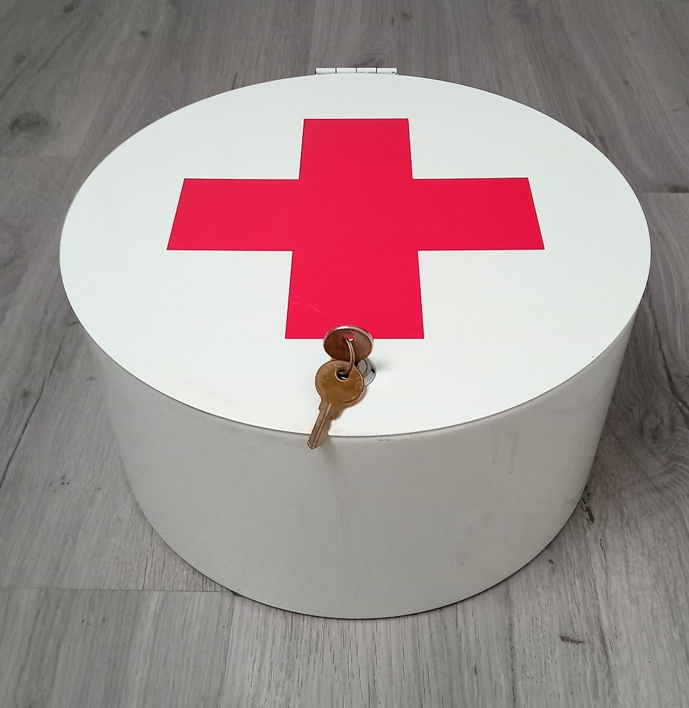 rond medicijnkastje van metaal met rood kruis, Verzamelen, Ophalen of Verzenden, Overige