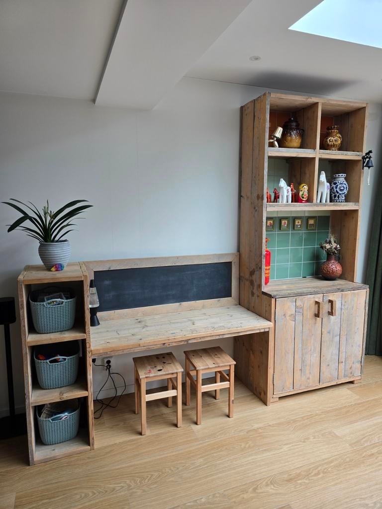 Uniek houten bureau met opbergruimte en krijtbord, 200 cm of meer, 200 cm of meer, Overige houtsoorten, 50 tot 75 cm