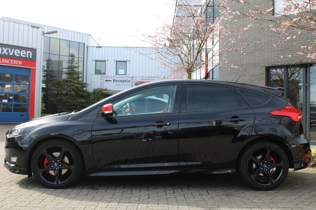 Ford Focus 1.5 Black Edition 1.5 150 PK Navi/Pdc 2x/18"/Trek, Focus, 4 cilinders, 150 pk, Origineel Nederlands