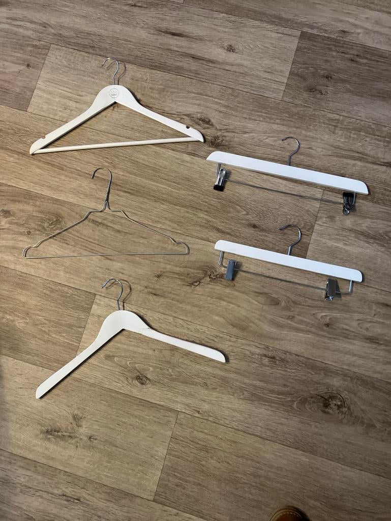 Houten en ijzeren kledinghangers, Ophalen, Gebruikt, Hout, Volwassenen