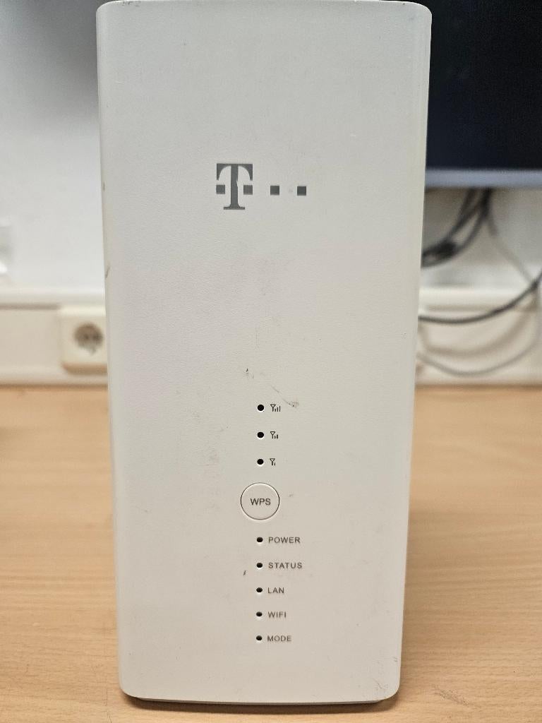 Huawei / T-Mobile B618S-22D 4G Router, Computers en Software, Routers en Modems, Ophalen of Verzenden, Gebruikt, Router met modem